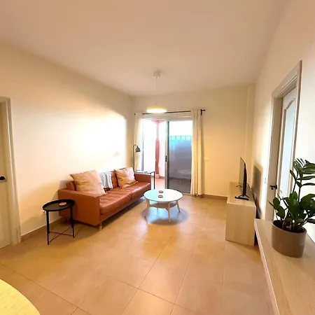 Ocean Breeze Retreat דירה