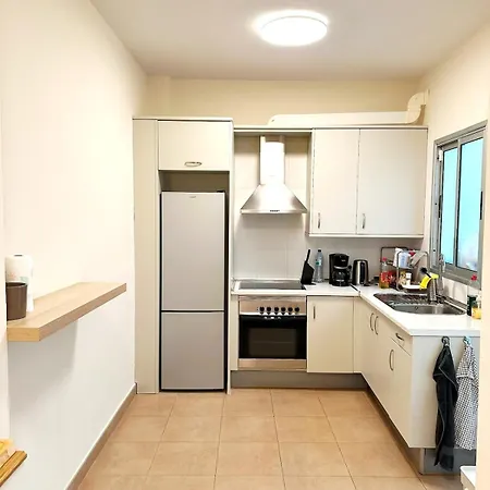 Ocean Breeze Retreat דירה
