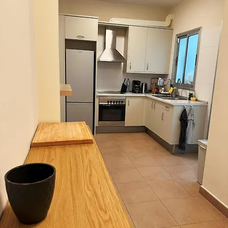 Ocean Breeze Retreat דירה